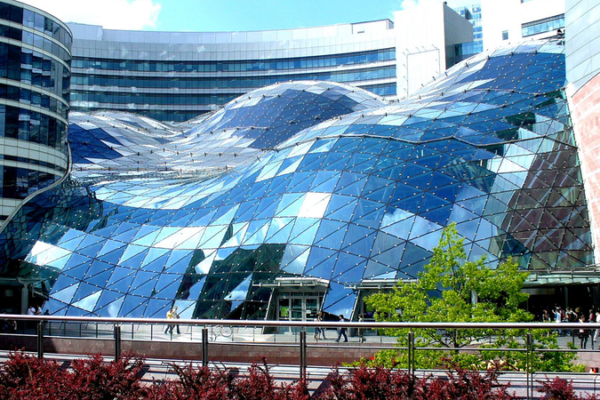 800px-Moderne_wolkenkrabber_Warschau_0883